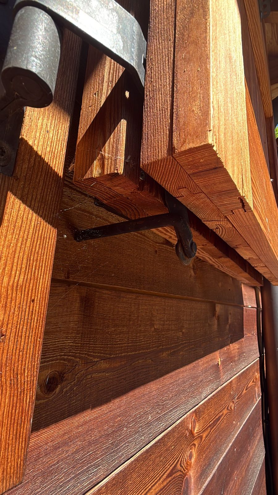 The metal stopper on the blind mechanism